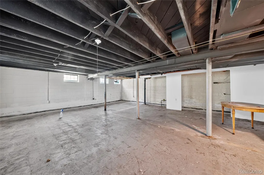 20201 Lesure Street Detroit City MI 48235