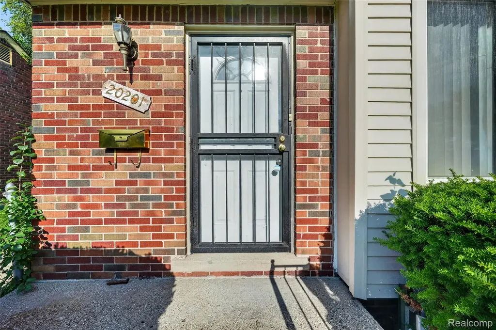 20201 Lesure Street Detroit City MI 48235