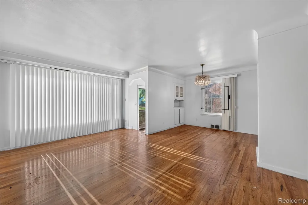 20201 Lesure Street Detroit City MI 48235