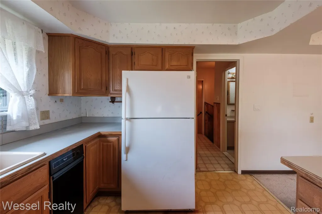 3446 Girard Drive Warren City MI 48092
