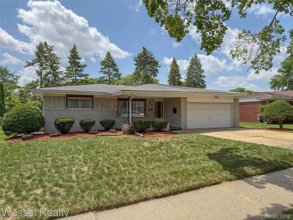 3446 Girard Drive Warren City MI 48092