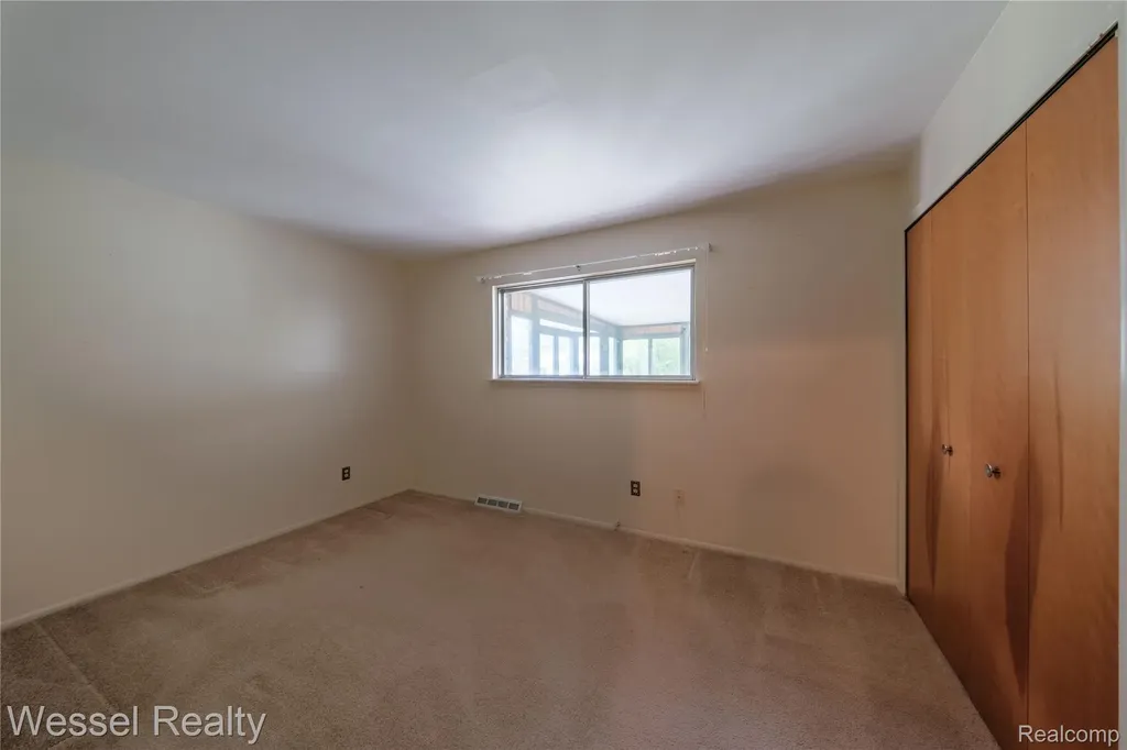 3446 Girard Drive Warren City MI 48092