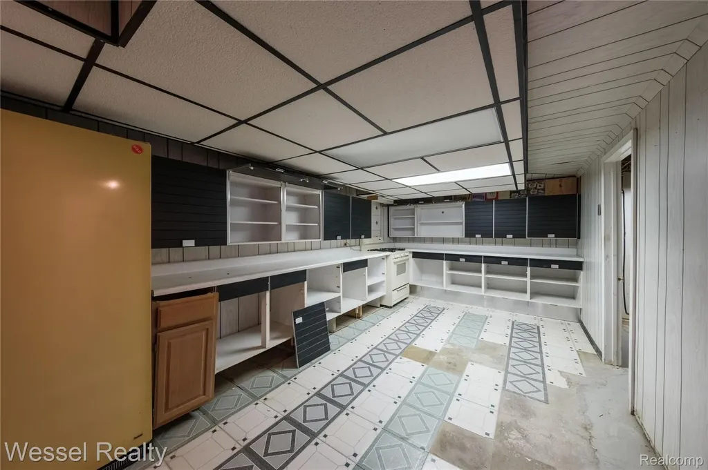 3446 Girard Drive Warren City MI 48092