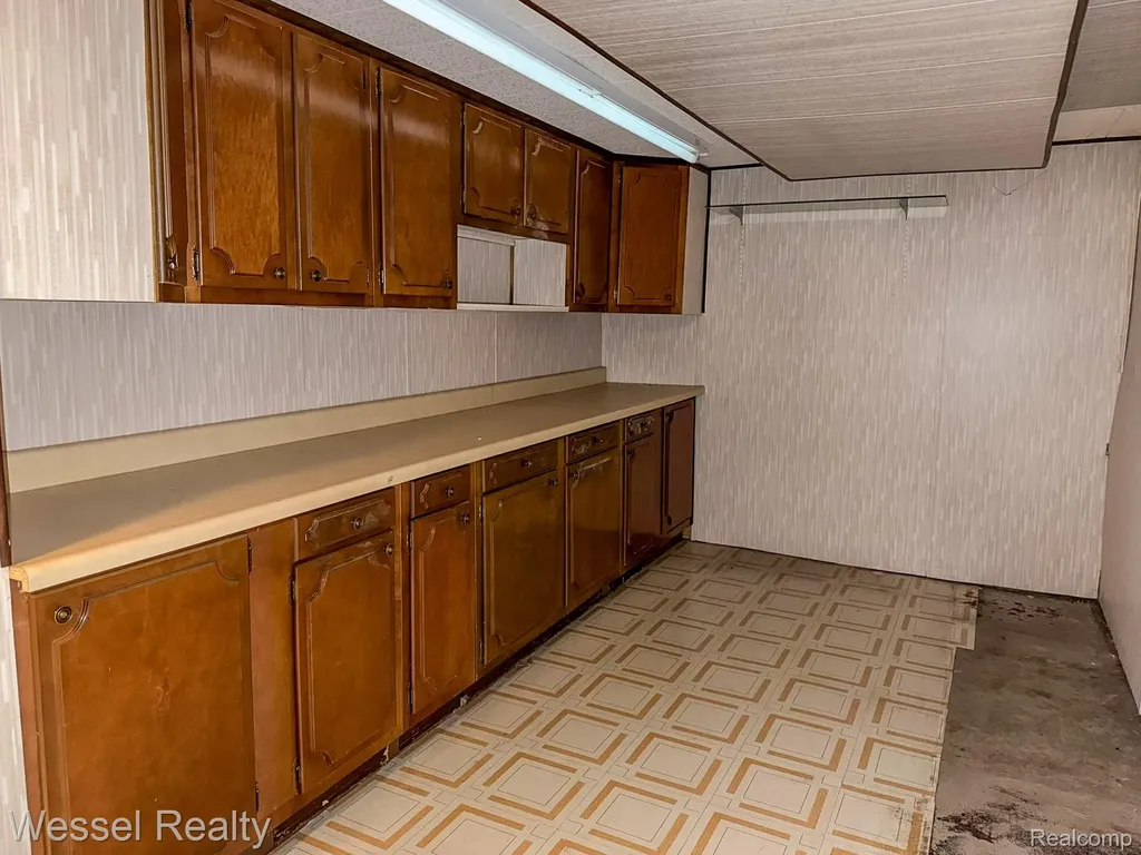 3446 Girard Drive Warren City MI 48092