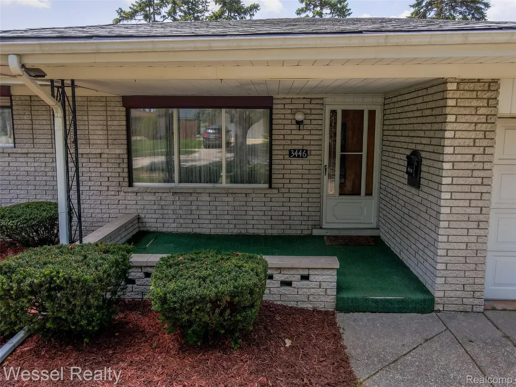 3446 Girard Drive Warren City MI 48092