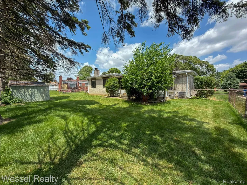 3446 Girard Drive Warren City MI 48092