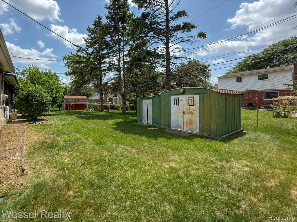 3446 Girard Drive Warren City MI 48092