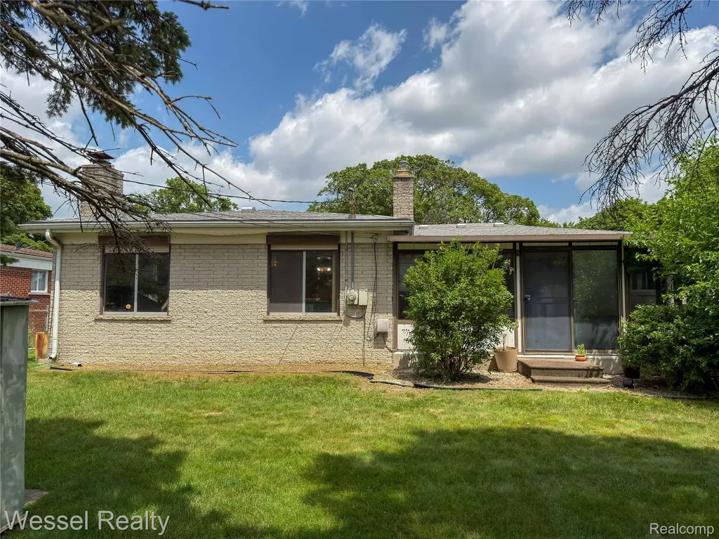 3446 Girard Drive Warren City MI 48092