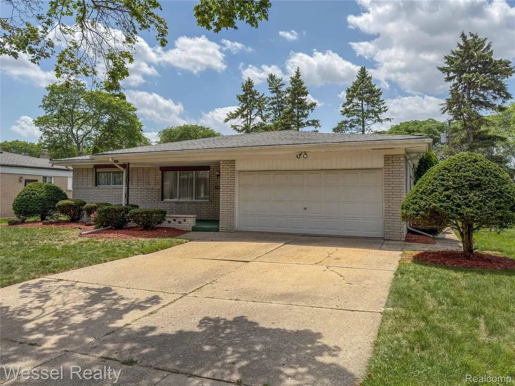 3446 Girard Drive Warren City MI 48092