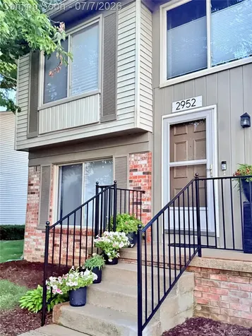 2952 Roundtree Drive Troy City MI 48083