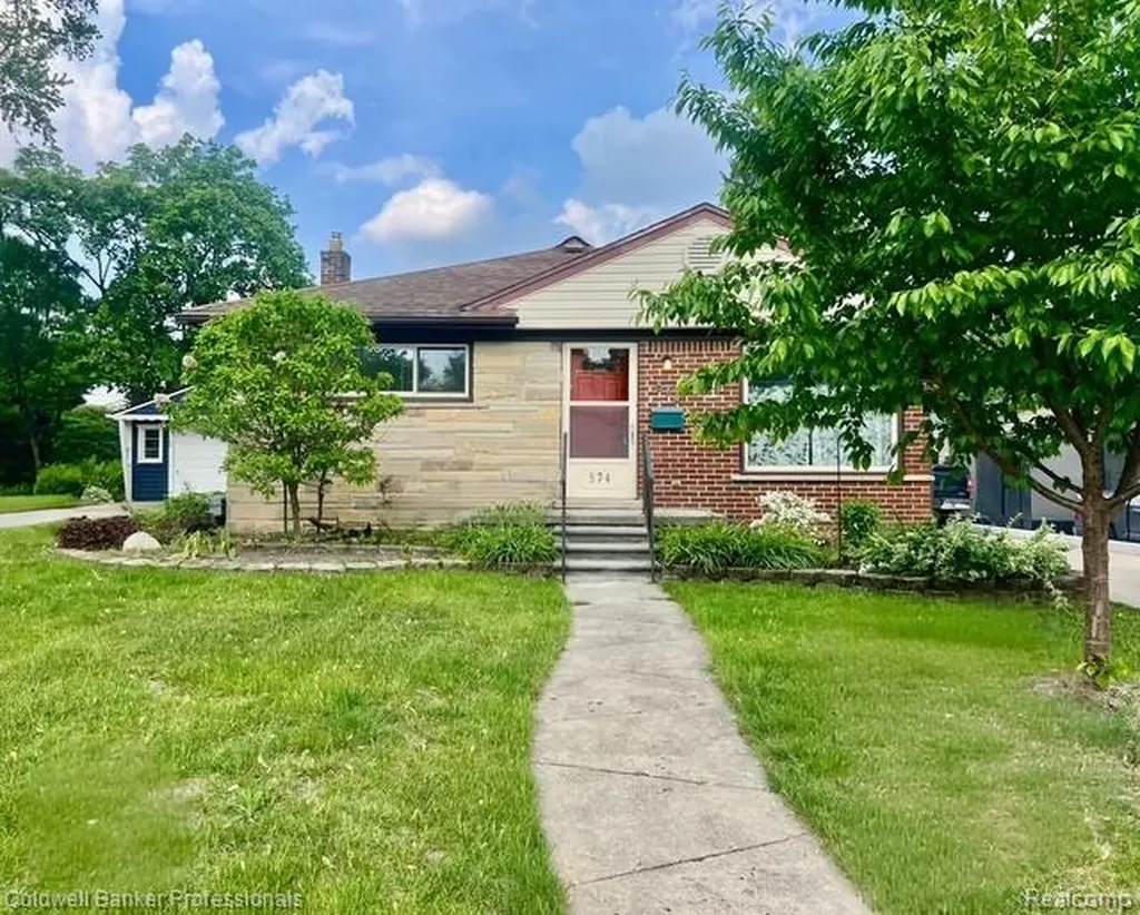 574 Auburn Street Plymouth City MI 48170
