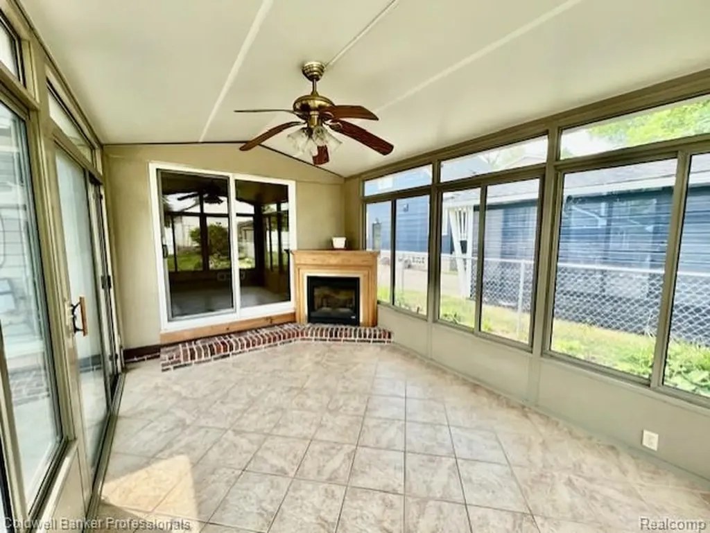 574 Auburn Street Plymouth City MI 48170