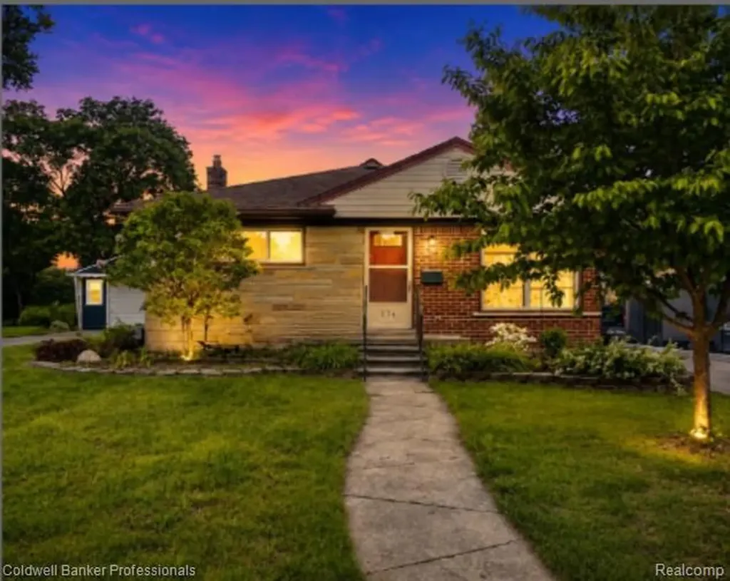 574 Auburn Street Plymouth City MI 48170