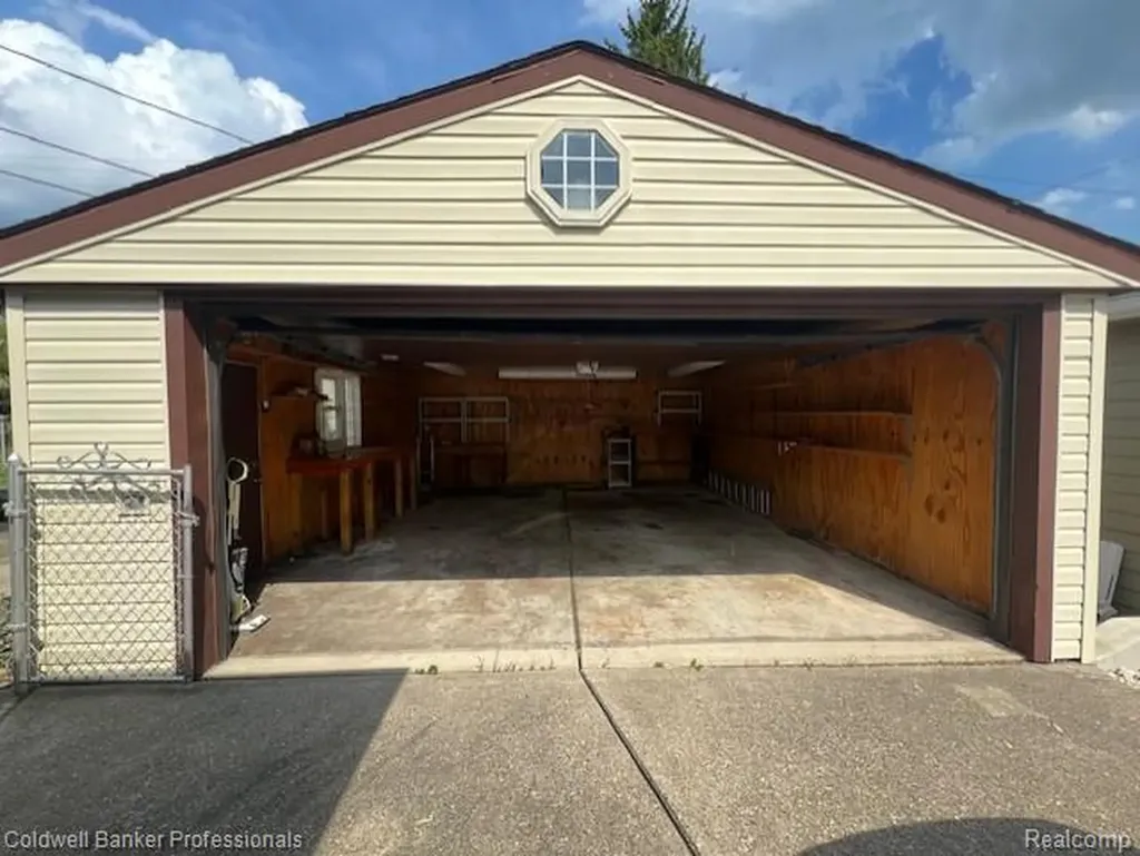 574 Auburn Street Plymouth City MI 48170