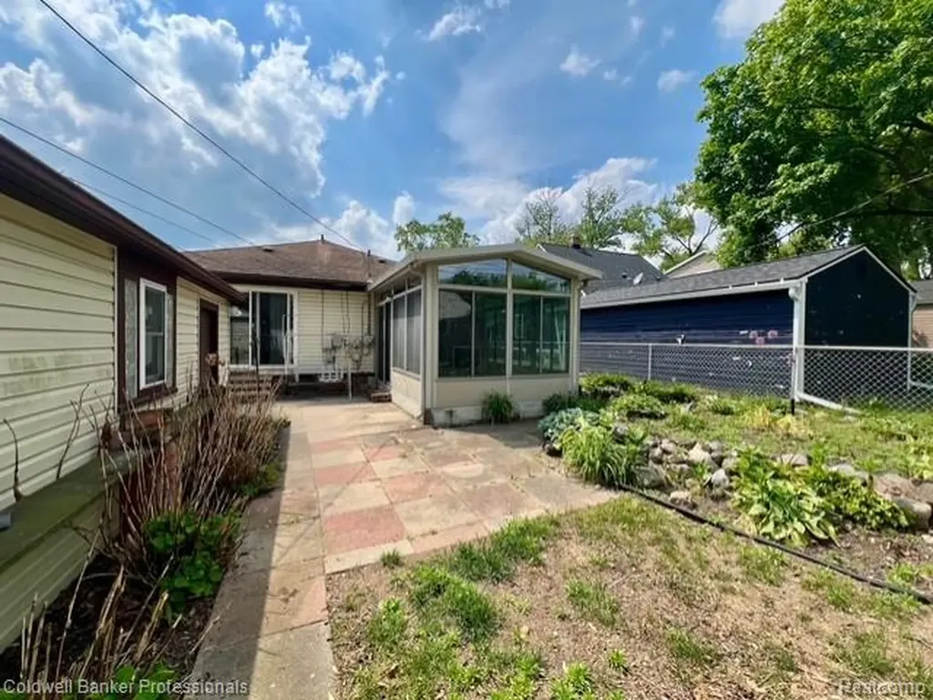 574 Auburn Street Plymouth City MI 48170