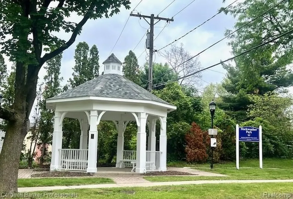 574 Auburn Street Plymouth City MI 48170