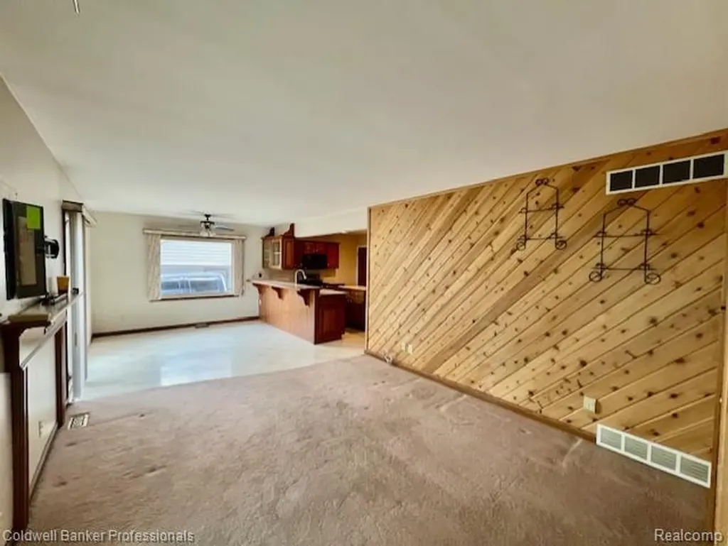 574 Auburn Street Plymouth City MI 48170