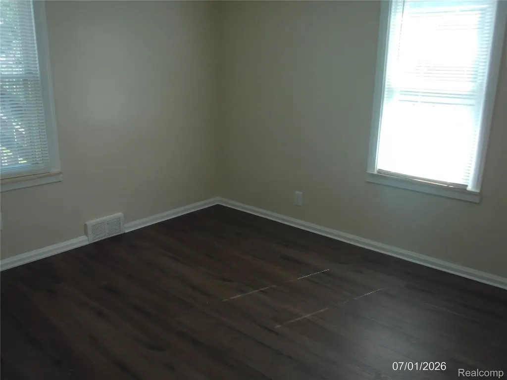 7535 Republic Avenue Warren City MI 48091