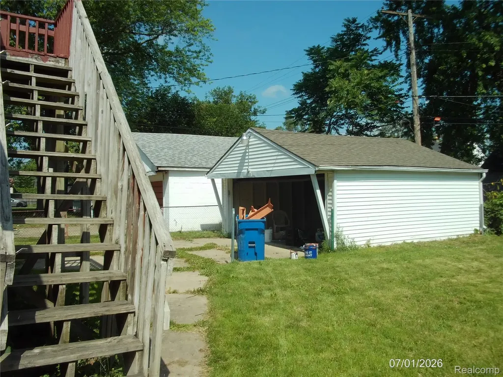 7535 Republic Avenue Warren City MI 48091
