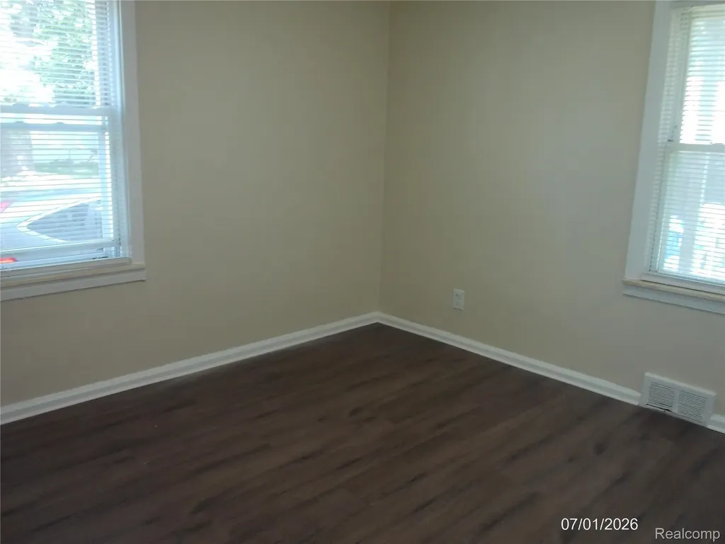 7535 Republic Avenue Warren City MI 48091