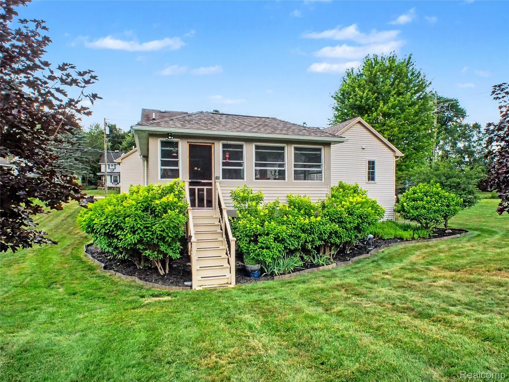 3897 N Oak Street Metamora Village MI 48455