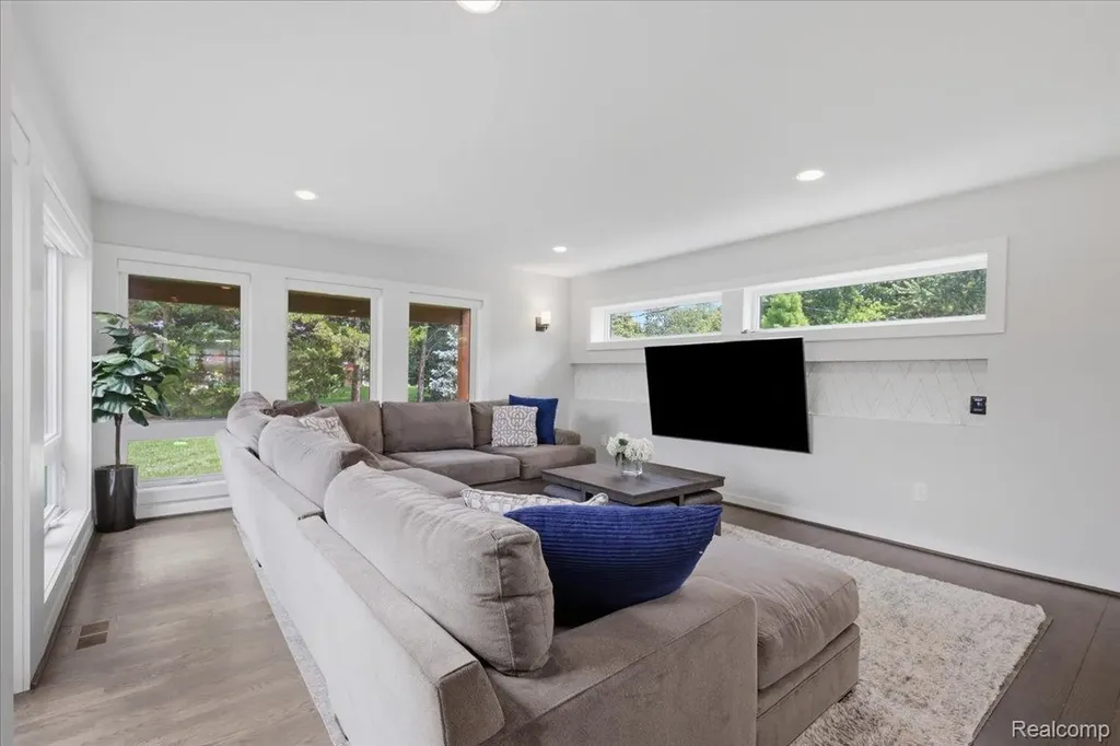 423 S Cranbrook Cross Road Bloomfield Hills City MI 48301