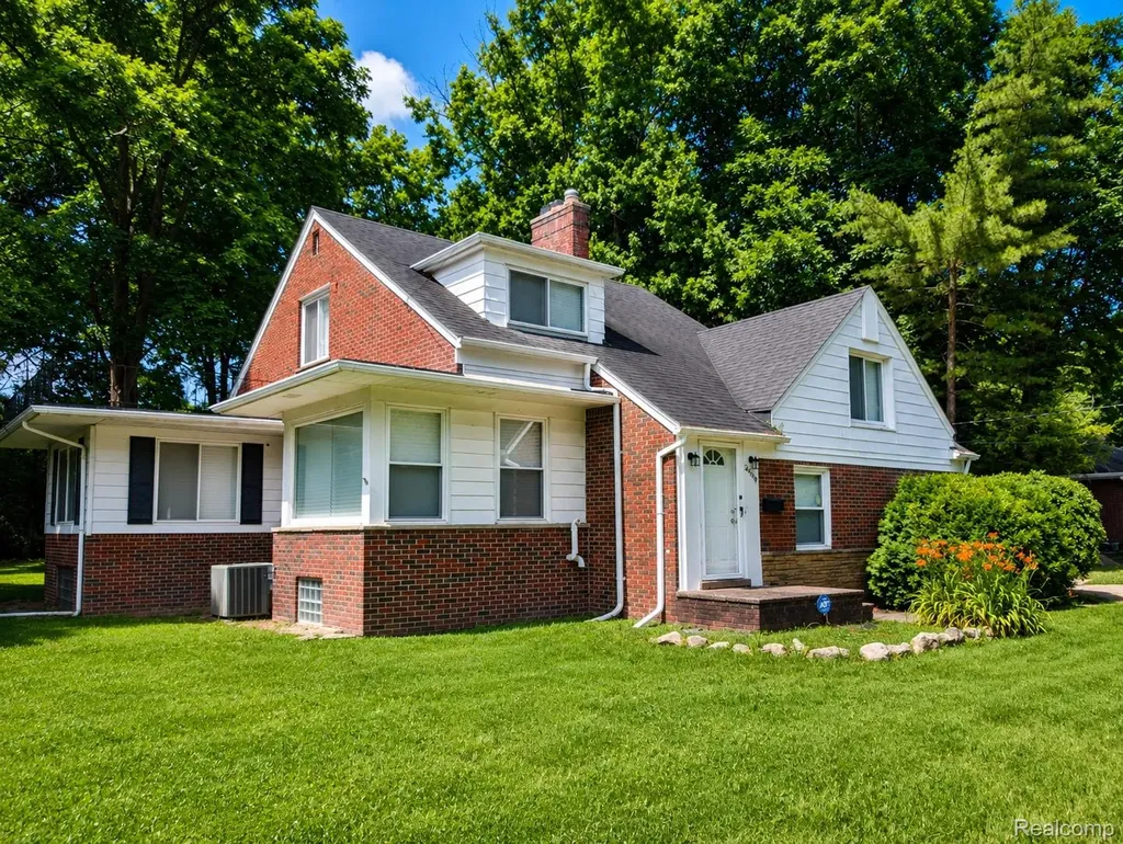 20552 Huntington Avenue Harper Woods City MI 48225