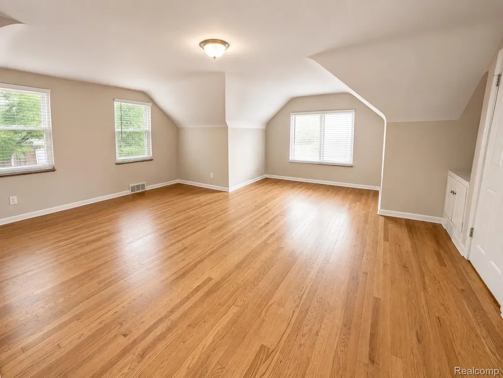 20552 Huntington Avenue Harper Woods City MI 48225
