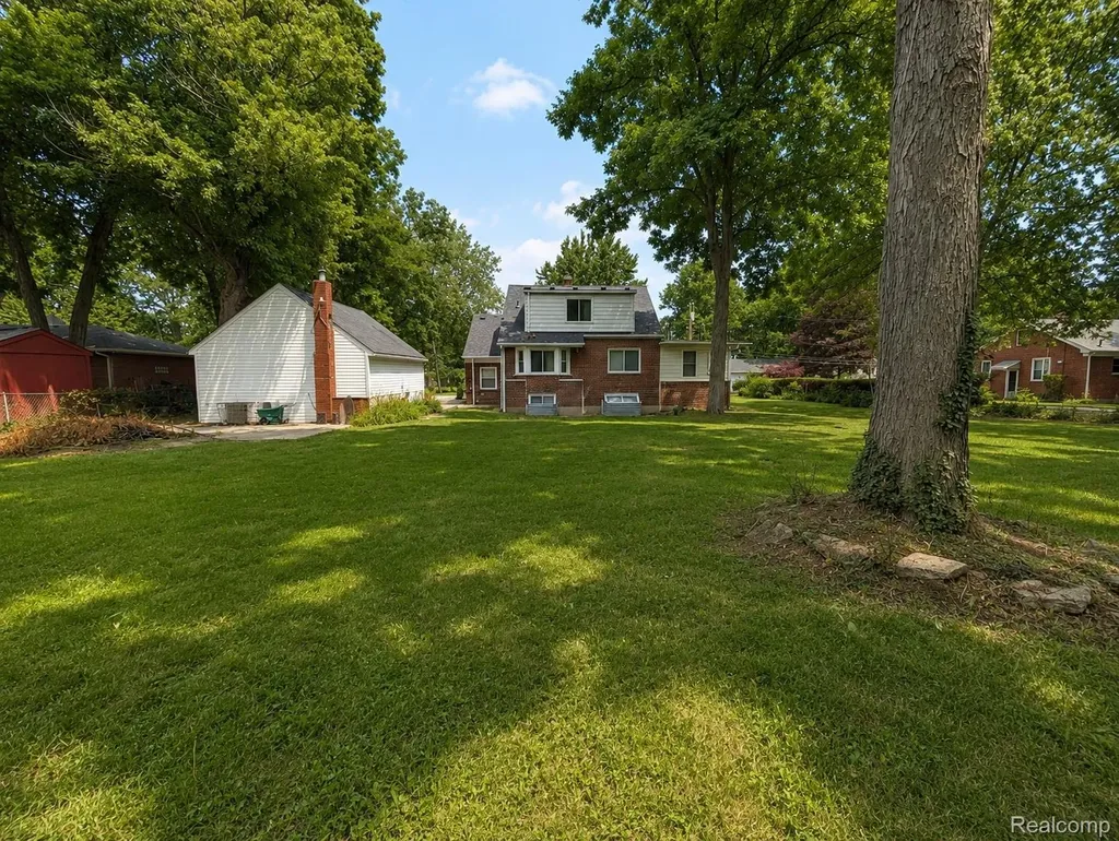 20552 Huntington Avenue Harper Woods City MI 48225