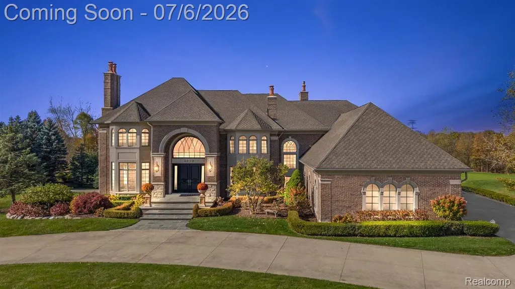 4650 Gatehouse Court Oakland Charter Township MI 48306