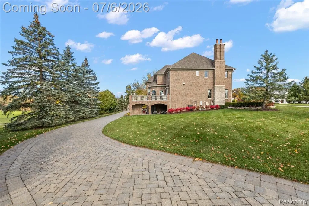 4650 Gatehouse Court Oakland Charter Township MI 48306