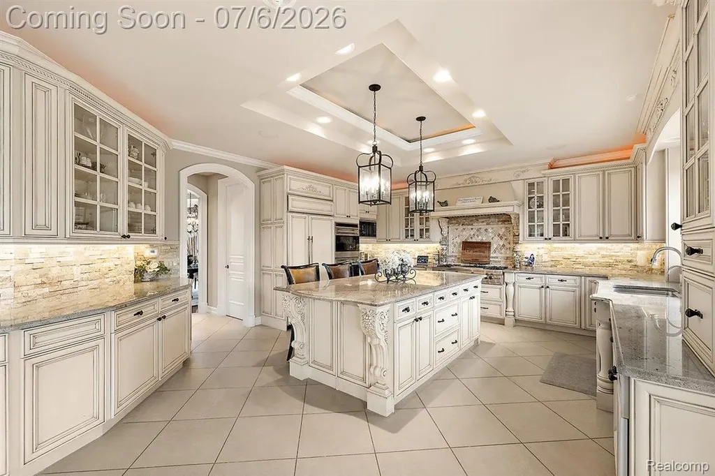 4650 Gatehouse Court Oakland Charter Township MI 48306