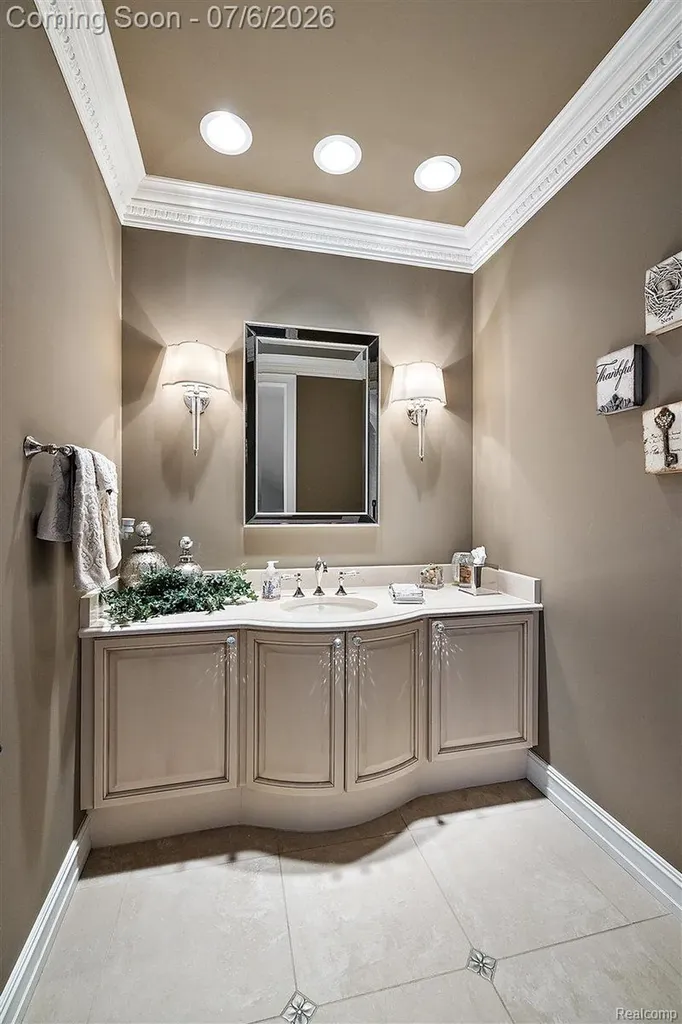 4650 Gatehouse Court Oakland Charter Township MI 48306
