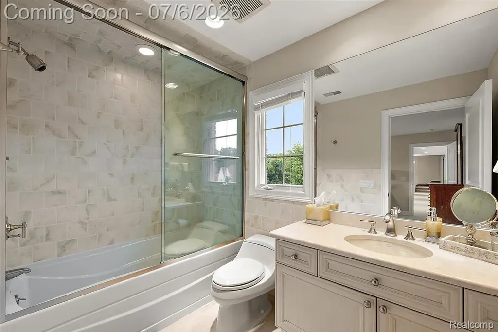 4650 Gatehouse Court Oakland Charter Township MI 48306