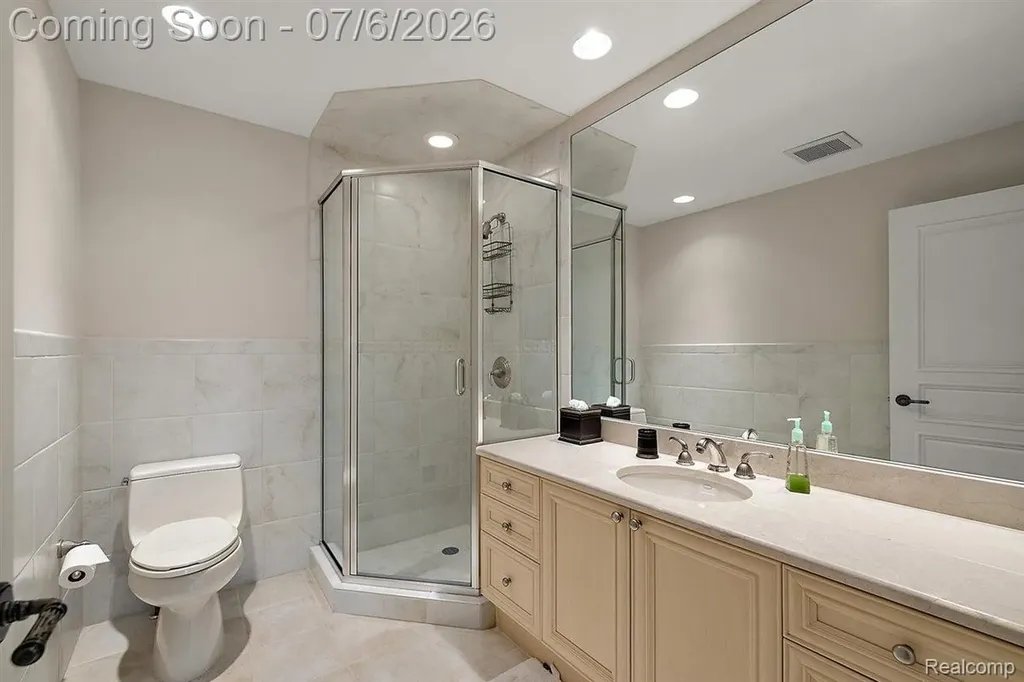 4650 Gatehouse Court Oakland Charter Township MI 48306