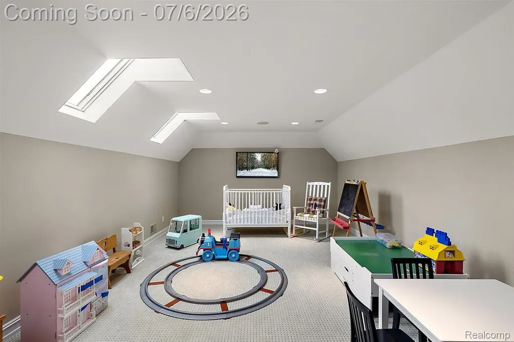 4650 Gatehouse Court Oakland Charter Township MI 48306