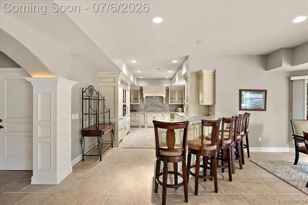 4650 Gatehouse Court Oakland Charter Township MI 48306
