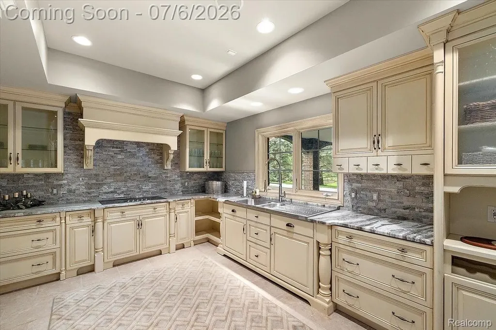 4650 Gatehouse Court Oakland Charter Township MI 48306