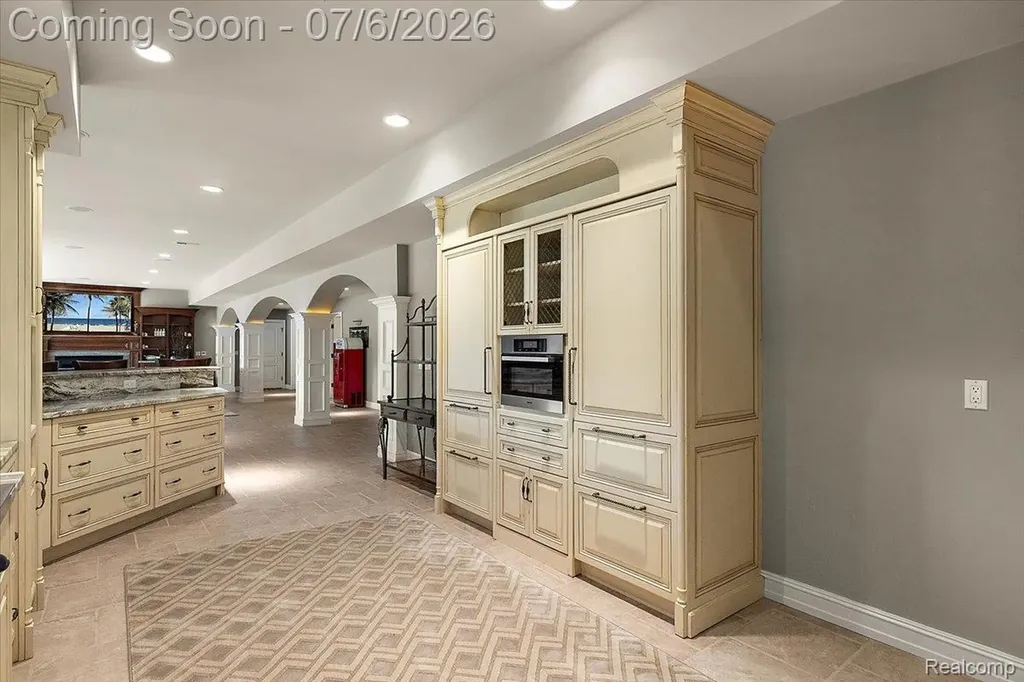 4650 Gatehouse Court Oakland Charter Township MI 48306