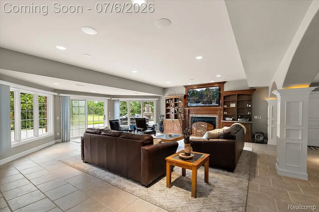4650 Gatehouse Court Oakland Charter Township MI 48306