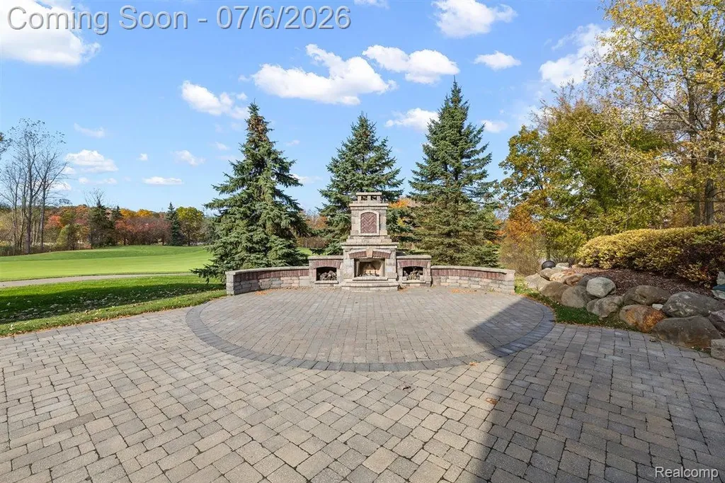4650 Gatehouse Court Oakland Charter Township MI 48306