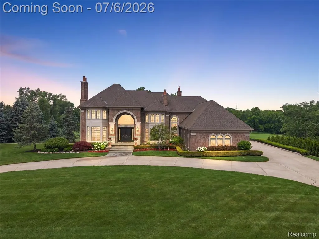 4650 Gatehouse Court Oakland Charter Township MI 48306