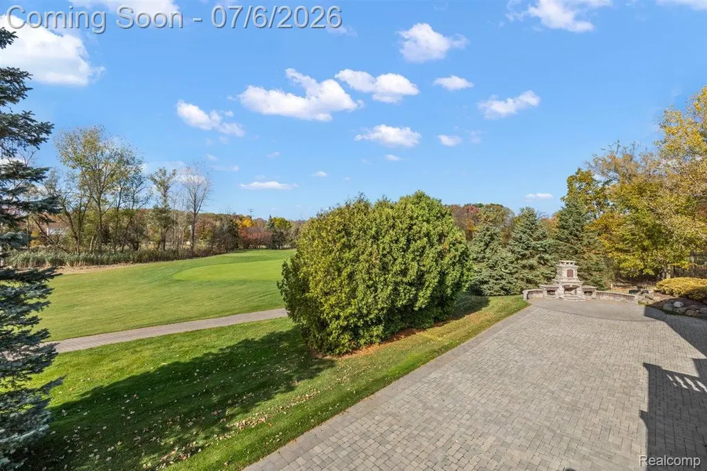 4650 Gatehouse Court Oakland Charter Township MI 48306