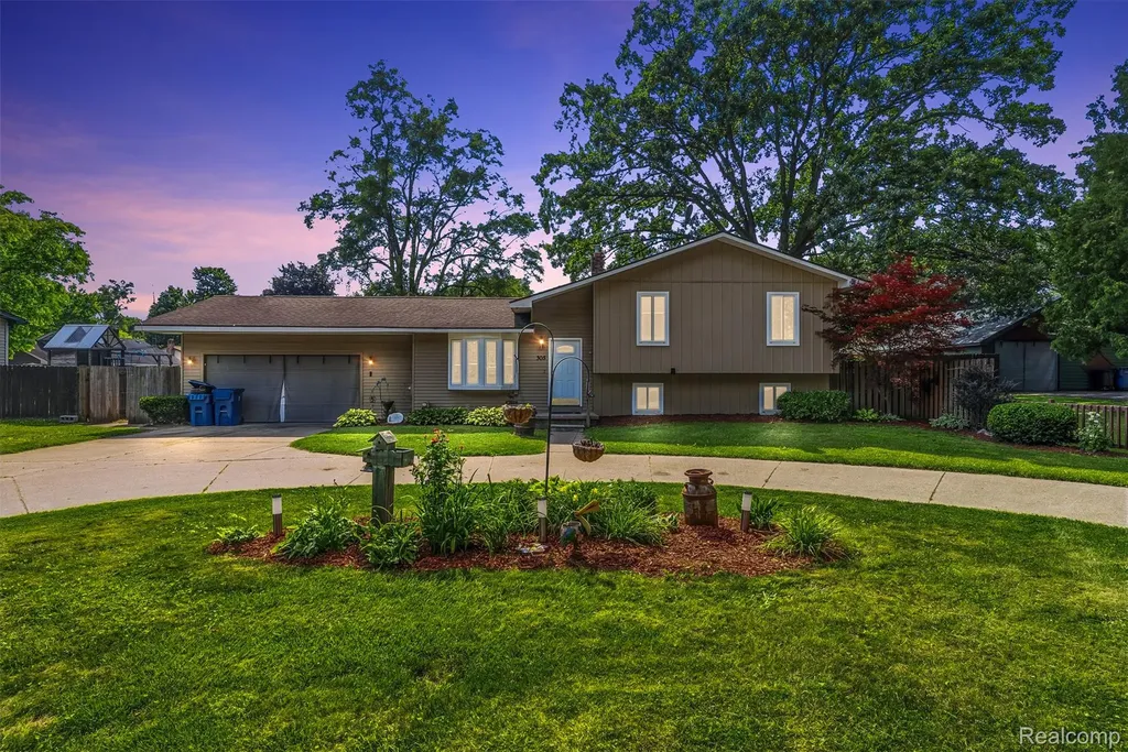 305 East Road Holly Village MI 48442