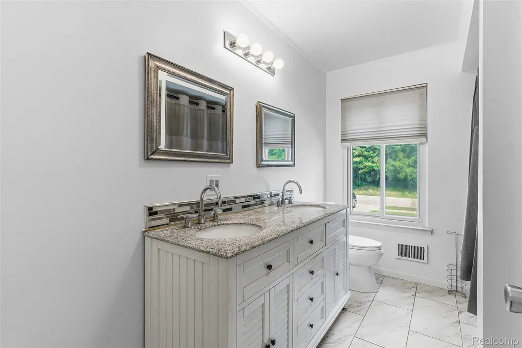 305 East Road Holly Village MI 48442