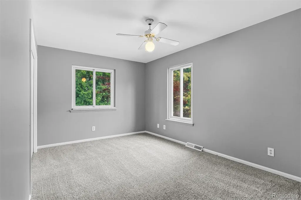 305 East Road Holly Village MI 48442
