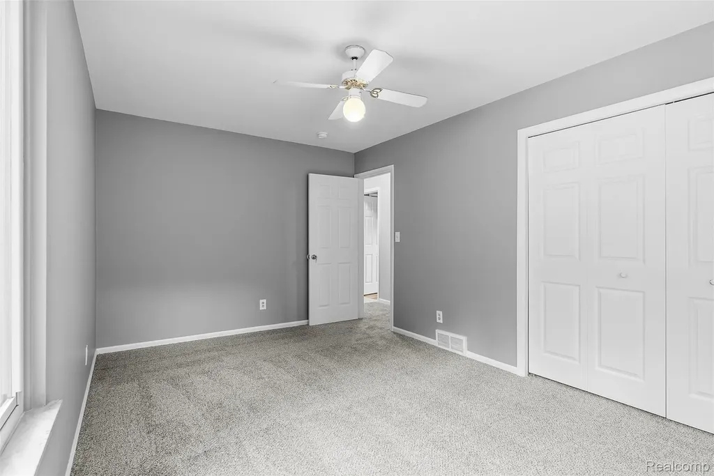 305 East Road Holly Village MI 48442