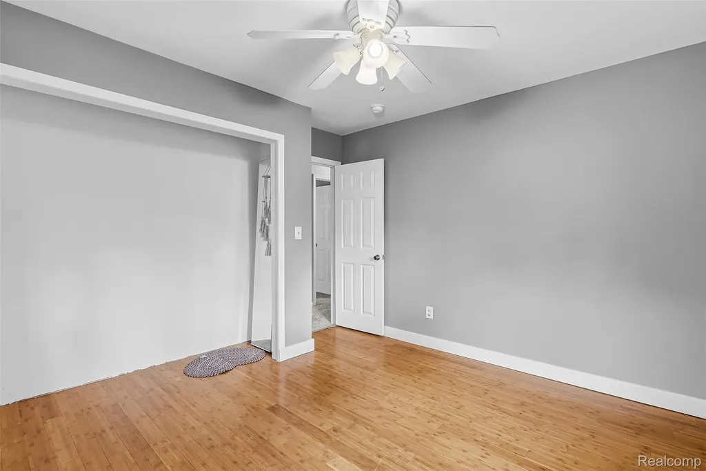 305 East Road Holly Village MI 48442