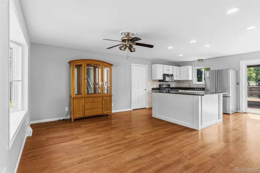 305 East Road Holly Village MI 48442