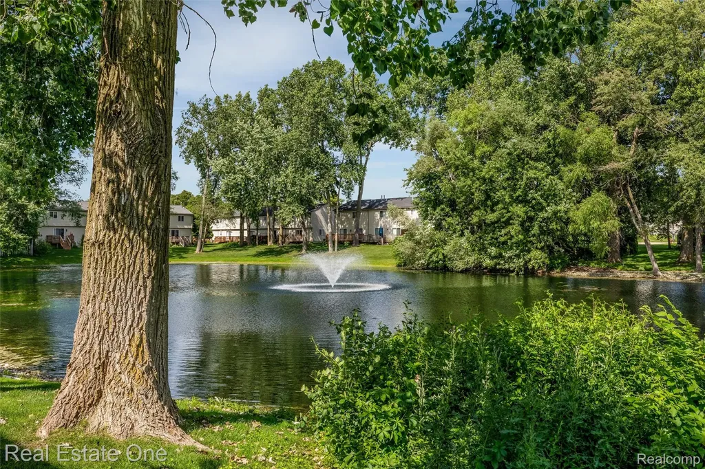 1361 Lochaven Road Waterford Charter Township MI 48327